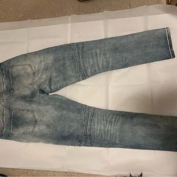 NWOT men’s relaxed jeans - Picture 2 of 3